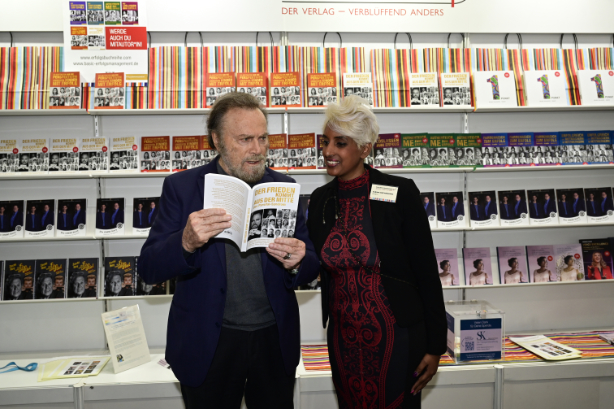 Franco Nero und Sabina Kocherhans beim Sektempfang zur Lesung 'D